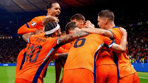 25岁曼城巨星泪别5万球迷，8倍年薪加盟新东家，签约5年再创辉煌